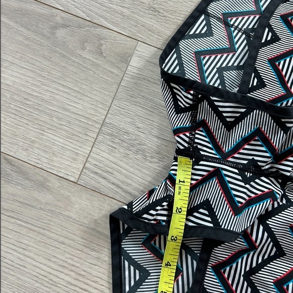 Lululemon SEAWHEEZE 2014 3D Chevron Speed Shorts - Picture 8 of 9